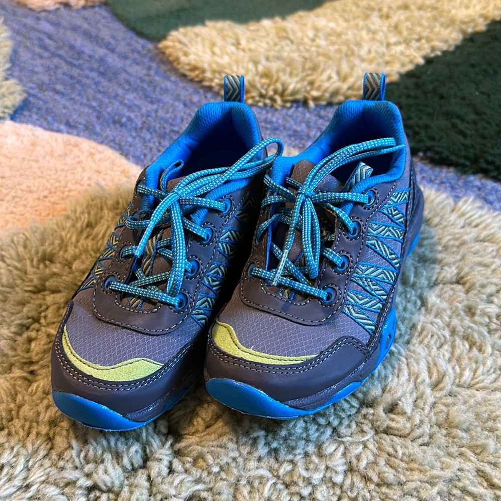 NWOT LLbean kids 10 sneakers.